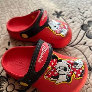 Disney Crocs Minnie Mouse Girl's Size C7 Clogs